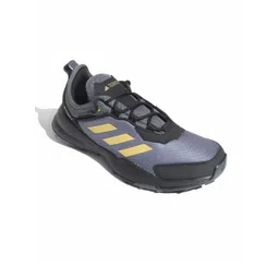 ADIDAS Questit Low Sports Shoes