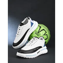AMICO Men Colourblocked Sneakers