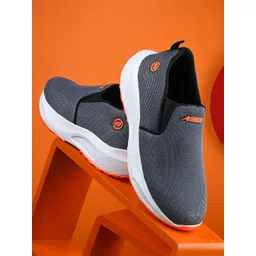 AMICO Men Round Toe Slip-On Sneakers