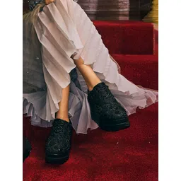 Anaar Women Woven Design Sneakers