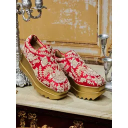 Anaar Women Woven Design Sneakers