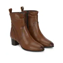 Ankle-Length Boots with Zip-Closure
