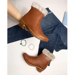 Ankle-Length Boots with Zip-Closure