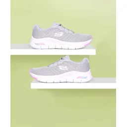 ARCH FIT-INFINITY COOL Casuals For Women