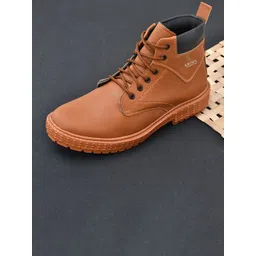 ARIWA Men Textured Casual Chunky Boots