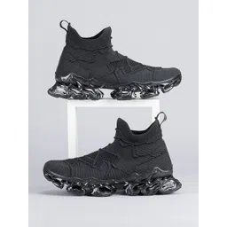 Atom Men Textured TPU Sneakers