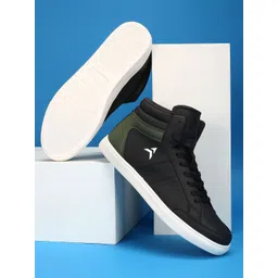 AVANT Men Colourblocked Sneakers