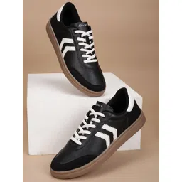 AVANT Women Black & White Era Sneakers