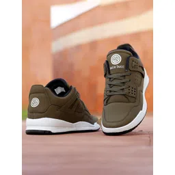 bacca bucci Men ULTRAFORCE Mid Top Textured Lightweight Comfort Insole Sneakers