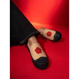 bacca bucci Women Colourblocked Embroidered Slip-On Sneakers