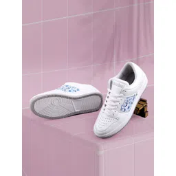 bacca bucci Women Printed Soft Foam Midsole Basics Sneakers