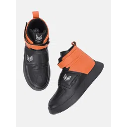 Big Fox Men Round Toe Sneakers