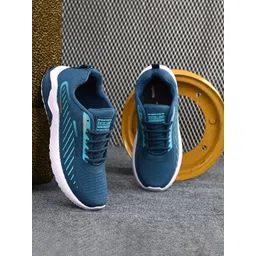 BIRDE Men Blue Woven Design Sneakers
