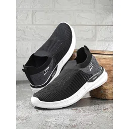 BIRDE Men Colourblocked Slip-On Sneakers