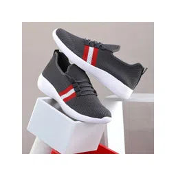 BIRDE Men Grey Woven Design Sneakers