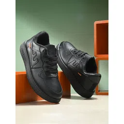 BIRDE Men Textured Sneakers