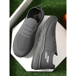 BIRDE Men Textured Velvet Slip-On Sneakers