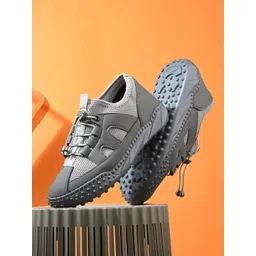 BIZZARO Men Woven Design Sneakers