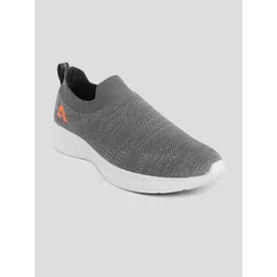 BOLDFIT Men Slip-On Sneakers