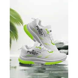 Bruton Men Textured Lightweight Sneakers