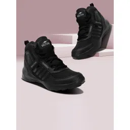 Bruton Men Woven Design Sneakers