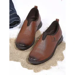 Buckaroo Men Textured Leather Slip-On Sneakers