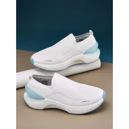 Campus Men's White Walking Shoes