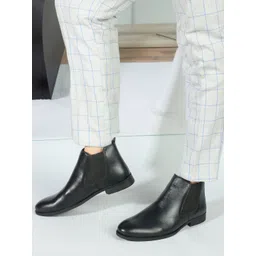 Carlton London Men Round Toe Chelsea Boots