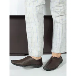 Carlton London Men Textured Round Toe Lightweight Leather Slip-On Sneakers