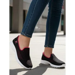 Carlton London sports Women Textured Slip-On Sneakers