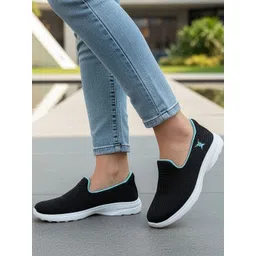 Carlton London sports Women Textured Sneakers