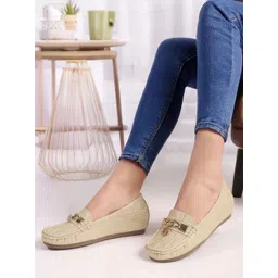 Carlton London Women Textured Slip-On Sneakers