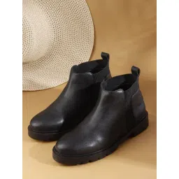 Carlton London Women's Black Chelsea Boots