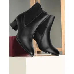 Carlton London Women's Black Chelsea Boots