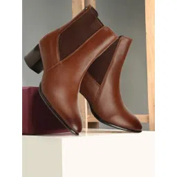 Carlton London Women's Tan Chelsea Boots