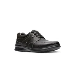 Clarks Men Black Textured Leather Sneakers