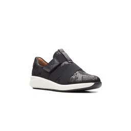 Clarks Women Un Rio Strap Leather Running Shoes