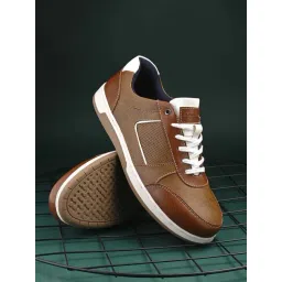 Clog London Men's Tan Casual Sneakers