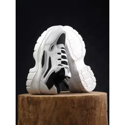 CLOG LONDON Women Colourblocked Round Toe Sneakers