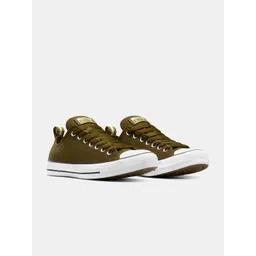 Converse Chuck Classic Unisex Low Top Sneakers