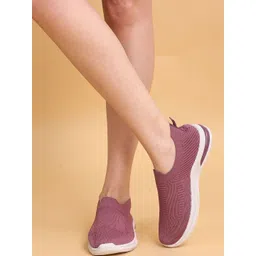 CORDMANS Women Round Toe Textured Slip-On Sneakers