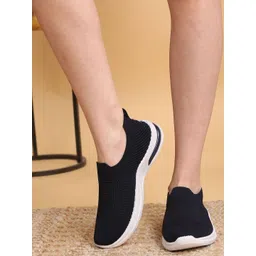 CORDMANS Women Textured Slip-On Lightweight Design Sneakers