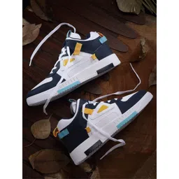 Deflow Men Soccer Colourblocked Lightweight Sneakers