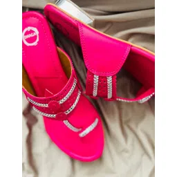 Dhaga Women Striped Sneakers