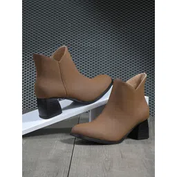 DressBerry Women Chelsea Boots