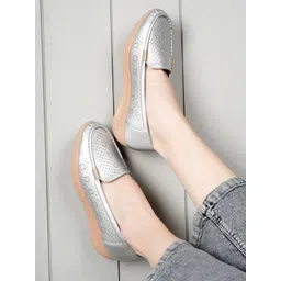 DressBerry Women Sneakers