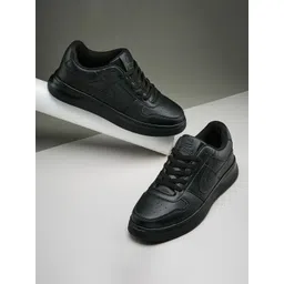 Duke Men Perforations Sneakers