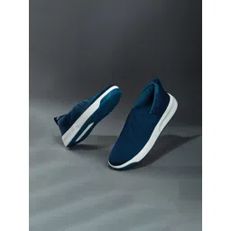 Duke Men Textured Slip-On Sneakers
