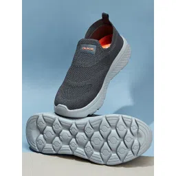 Duke Men Textured Walking Shoes