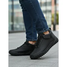 DX Moda Men Textured Sneakers